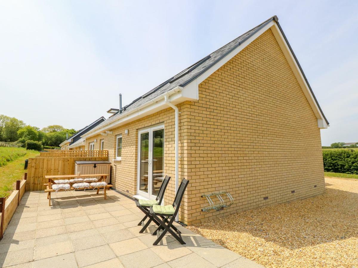 6 Yarmouth Cottages Freshwater Exterior photo