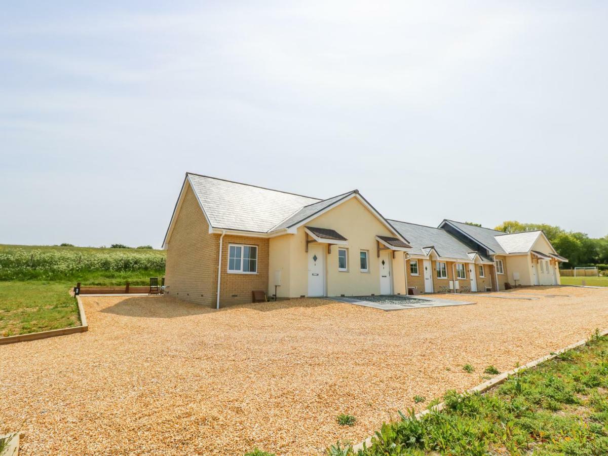 6 Yarmouth Cottages Freshwater Exterior photo